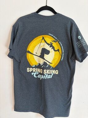 Men's Charcoal Graphic Tee with Yellow 'Spring Skiing Capital' Print
